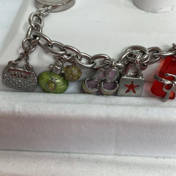 Silver Tone Macys Charm Bracelet. - Picture 2 of 13